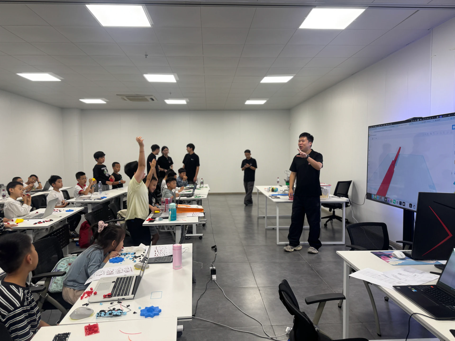 妙趣构与韦伯教育开展3D打印研学体验